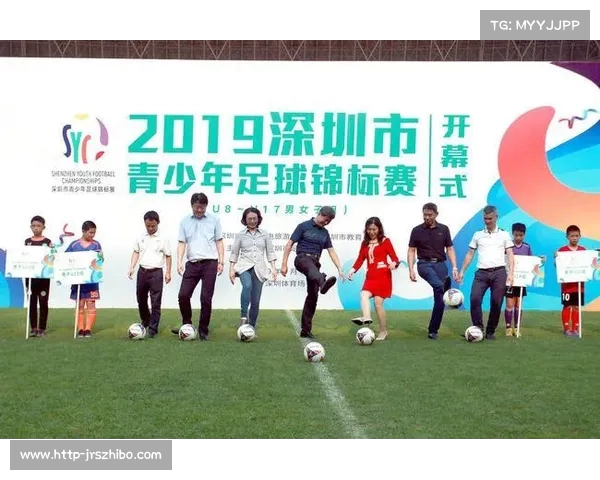 足球球员续约签字仪式引发关注新合同揭示未来发展方向 足球球员续约签字仪式引发关注新合同揭示未来发展方向